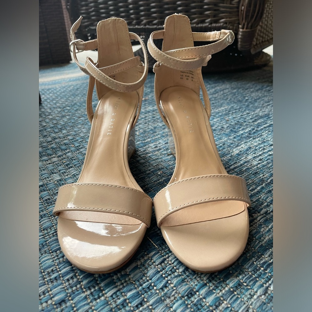 Kelly & Katie patent leather beige wedge sandals